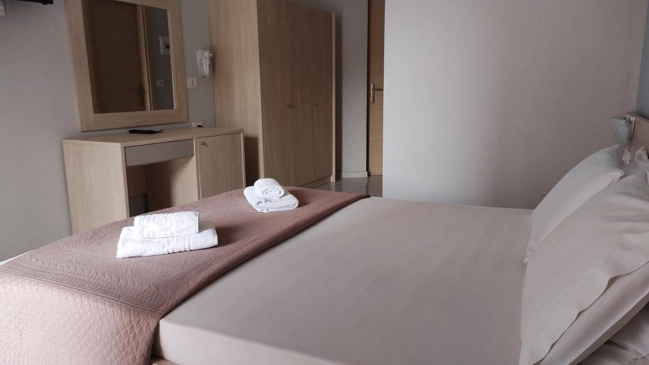 Delfini Hotell Nydrí Eksteriør bilde
